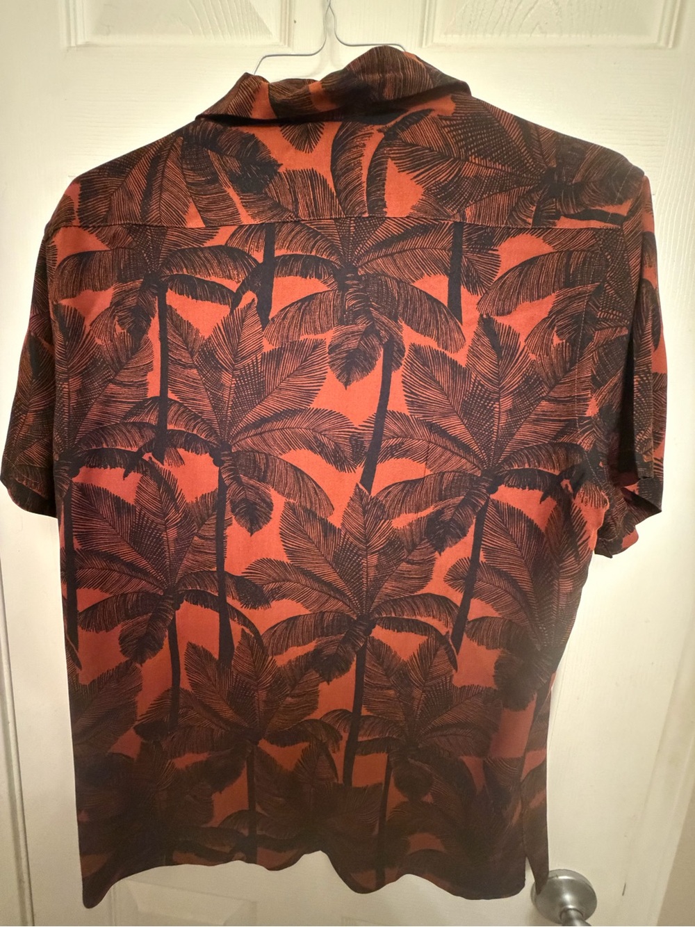 Express Men’s Short Sleeve Palm-Print Button Down Shirt in Rust and Black - Picture 4 of 7